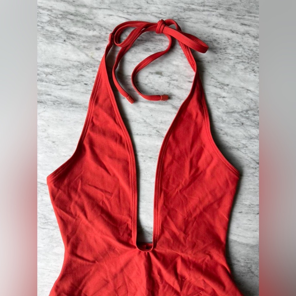 SKIMS Swim Deep Plunge One Piece - Picture 4 of 9